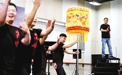 杨立新：排话剧 是一个智慧投入