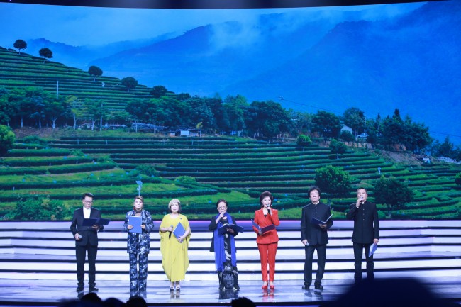 乌兰图雅闪耀第十届亚洲微电影艺术节 两首原创作品获奖