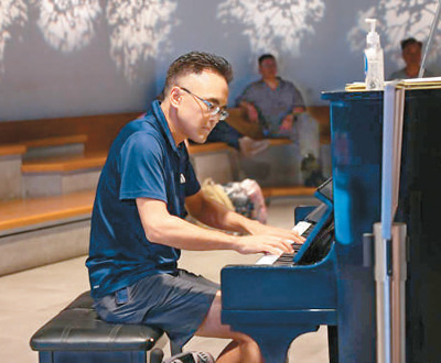 香港:“共享钢琴”奏响城市温暖与浪漫