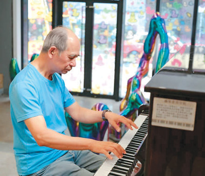 香港:“共享钢琴”奏响城市温暖与浪漫