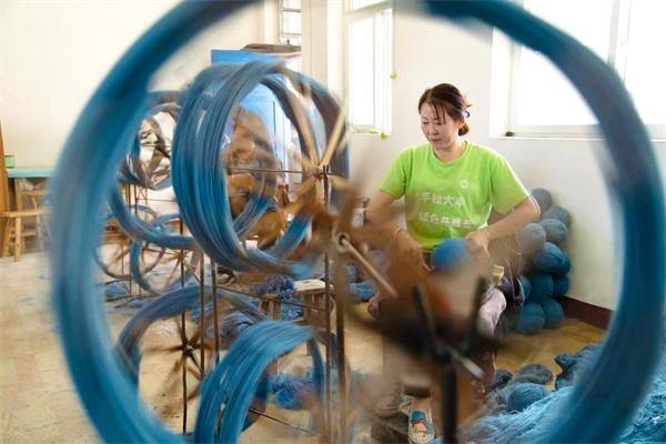 宁夏手工毯:600年非遗“织”就国际范儿