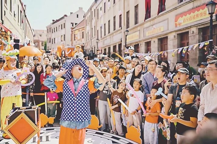 一街好戏 满城欢笑——第二届(2025年)里院喜剧节在青岛举行 一街好戏 满城欢笑——第二届(2025年)里院喜剧节在青岛举行