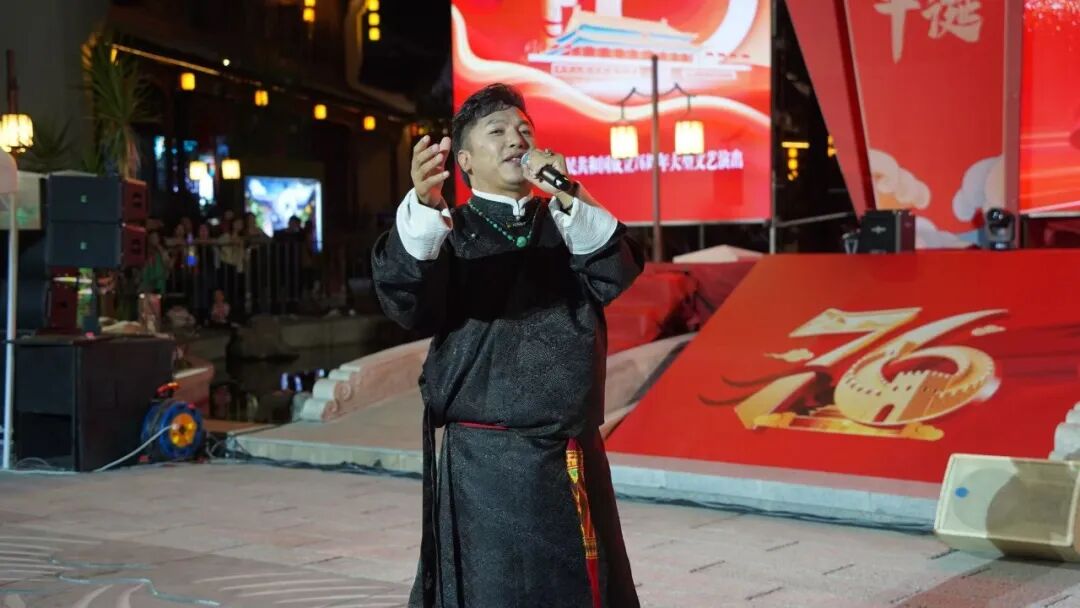 甘肃武都:喜迎华诞歌盛世 艺汇万象唱陇南