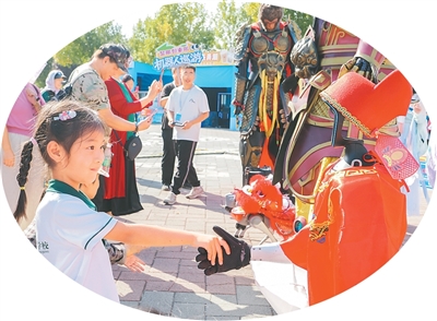 秋色满园戏韵浓