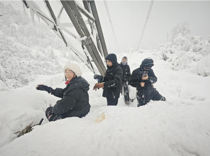 《无惧冰雪》预告片发布 守护流淌在钢铁银线中的光与热