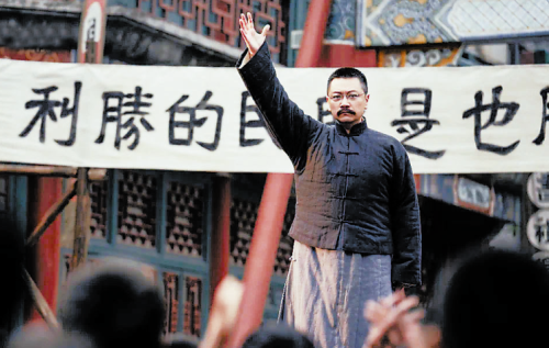 以“沉浸式”表演致敬先烈