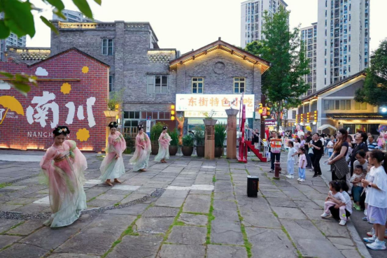 烟火聚街巷 南川东街探索主客共享城市新空间